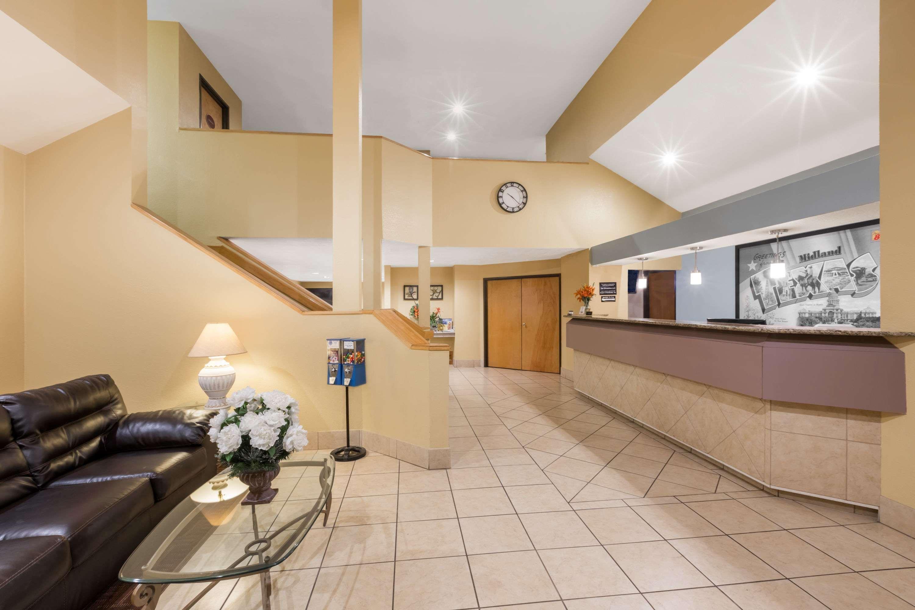 Super 8 By Wyndham Midland Motel Exterior photo